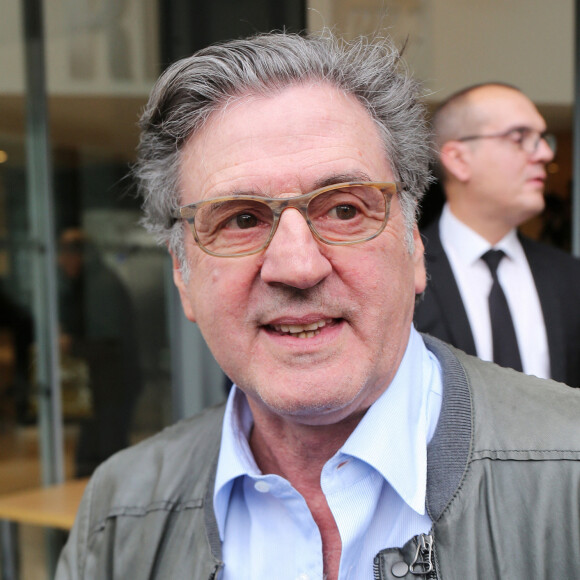 Daniel Auteuil - People à la sortie de la station RTL à Paris le 31 octobre 2019. © Jonathan Rebboah / Panoramic / Bestimage