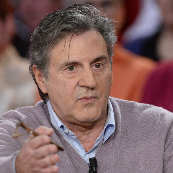 Daniel Auteuil - Enregistrement de l'émission "Vivement Dimanche" à Paris le 13 Janvier 2016 et qui sera diffusée le 17 Janvier 2016. Invité principal Les Chevaliers du fiel. © Coadic Guirec/Bestimage