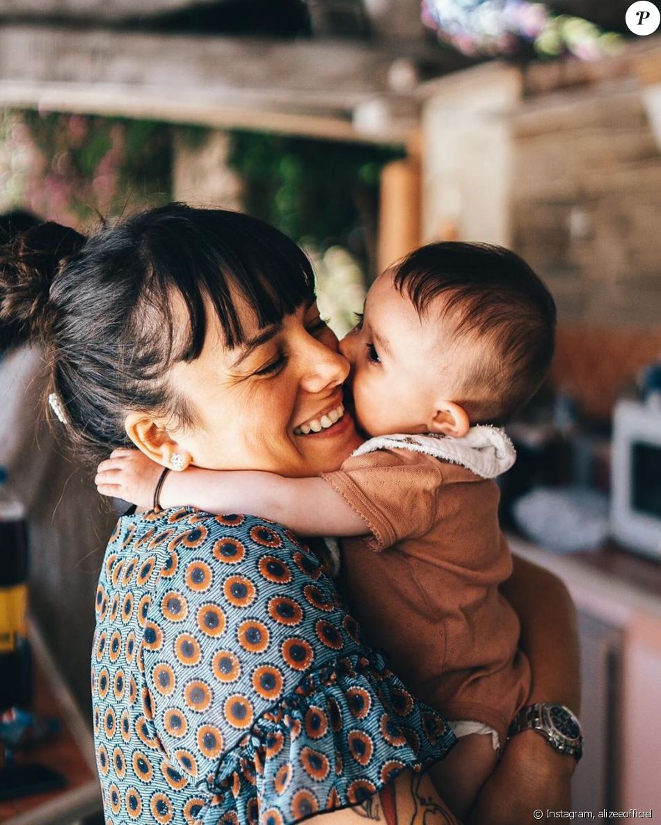 Alizée avec sa fille Maggy (6 mois), le 24 mai 2020.