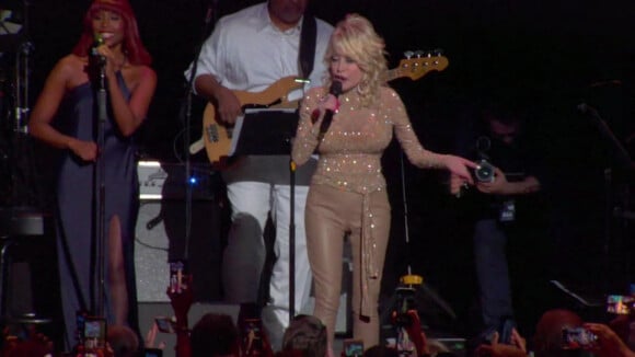 Dolly Parton revient sur sa carrière à l'occasion d'une interview sur ABC avec la journaliste Robin Roberts.