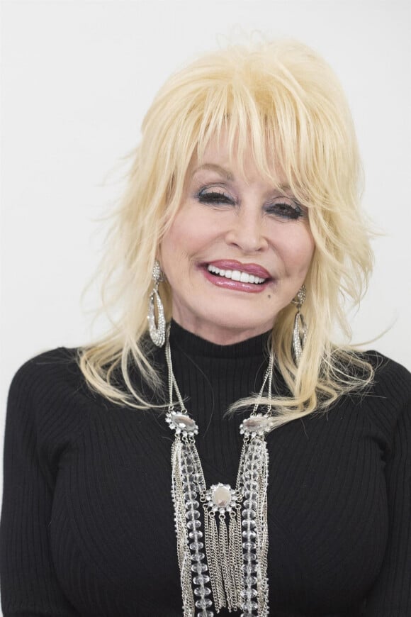 Dolly Parton qui a écrit la musique du film "Dumplin" pose lors du photocall à l'hôtel Four Seasons à Beverly Hills le 22 novembre 2018.