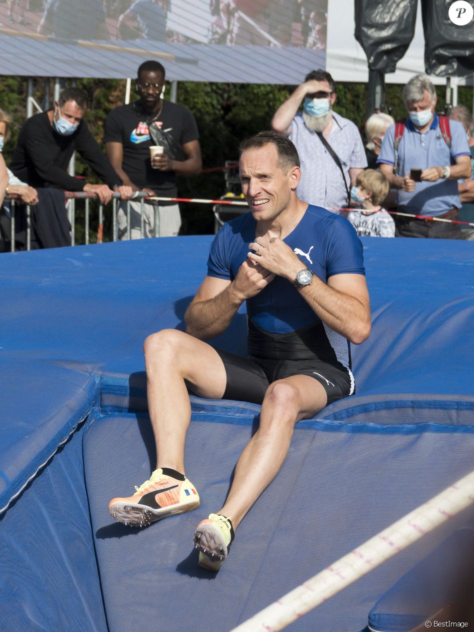 Renaud Lavillenie participe au meeting l'Envol Trophée de Pierre-Benite au stade du Brotillon, le 5 juin 2021. Le champion olympique 2012 du saut à la perche a remporté l'Envol Trophée de Pierre-Bénite avec un saut à 5,80 m.