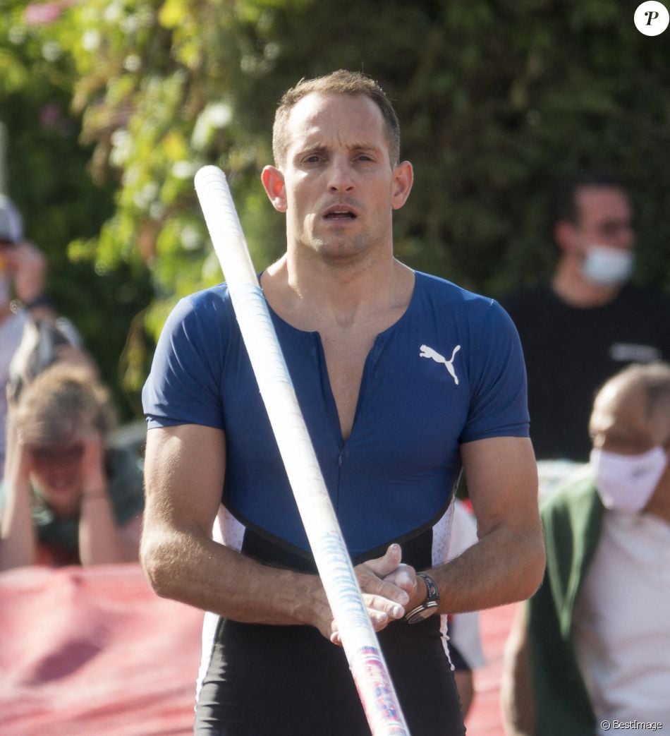 Renaud Lavillenie participe au meeting l'Envol Trophée de Pierre-Benite au stade du Brotillon, le 5 juin 2021.