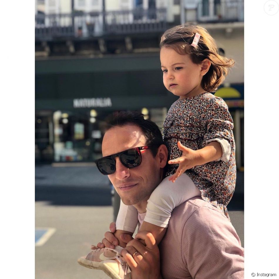 Renaud Lavillenie en balade avec sa fille Iris.