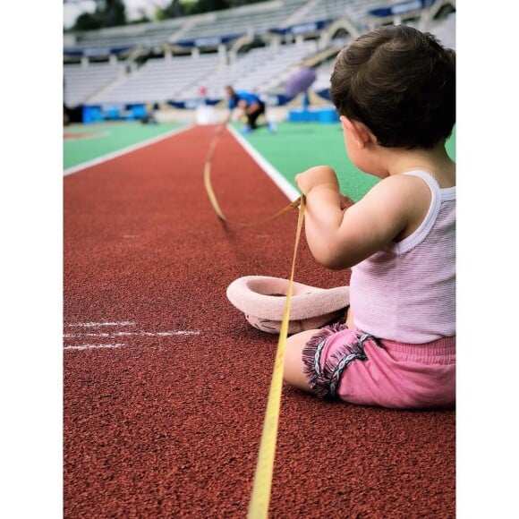 Iris Lavillenie, future perchiste comme papa et maman ?