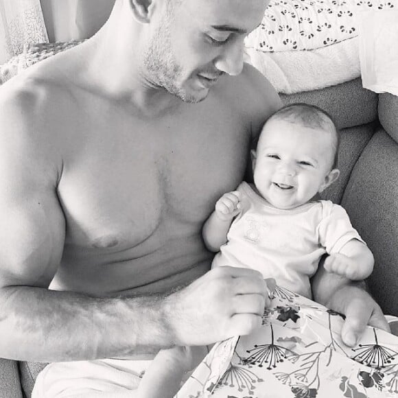 Le gymnaste Samir Aït Saïd en famille sur Instagram, avec sa fille Mia, juin 2021.