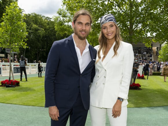 Théo Fleury et sa compagne Camille Cerf - Prix de Diane Longines à l'hippodrome de Chantilly, le 20 juin 2021. © Pierre Perusseau/Bestimage 