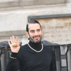 Marc Jacobs à la sortie du défilé Marc Jacobs à la "New York Public Library" à New York, le 28 juin 2021. 