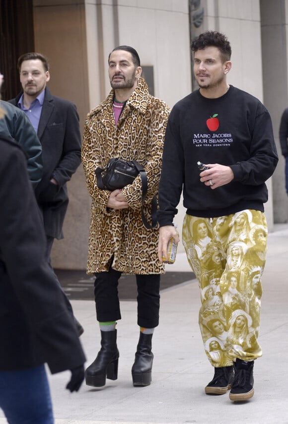 Marc Jacobs et son mari Charly Defrancesco se promènent à New York, le 27 février 2020.  Marc Jacobs and husband model Charly Defrancesco step out in New York City.
