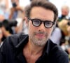 Nicolas Bedos - Photocall du film "OSS 117 : Alerte Rouge En Afrique Noire" lors du 74e Festival international du film de Cannes. Le 17 juillet 2021. © Borde / Jacovides / Moreau / Bestimage