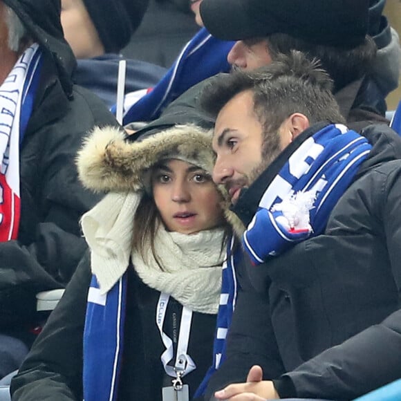 Laurent Ournac et sa femme Ludivine pendant le match de qualification de la coupe du monde de football 2018, France vs Suède au Stade de France à Saint-Denis. © Cyril Moreau/Bestimage