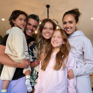 Jessica Alba, son mari Cash Warren et leurs trois enfants, Honor, Haven et Hayes. Juin 2021.