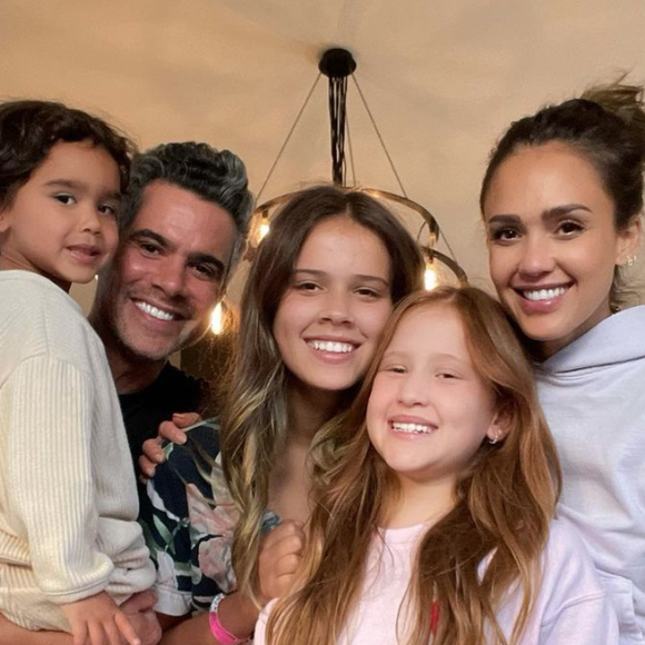 Jessica Alba, son mari Cash Warren et leurs trois enfants, Honor, Haven et Hayes. Juin 2021.