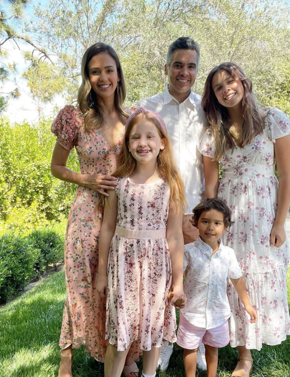 Jessica Alba, son mari Cash Warren et leurs trois enfants Honor, Haven et Hayes. Avril 2021.