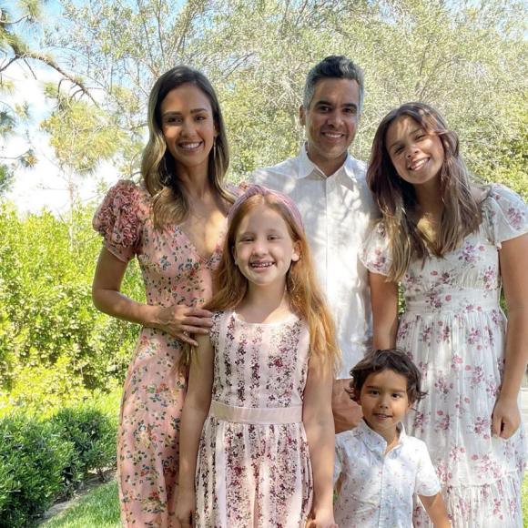 Jessica Alba, son mari Cash Warren et leurs trois enfants Honor, Haven et Hayes. Avril 2021.