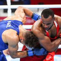 JO 2021 : Youness Baalla dérape, le boxeur cherche à mordre son adversaire en plein combat !