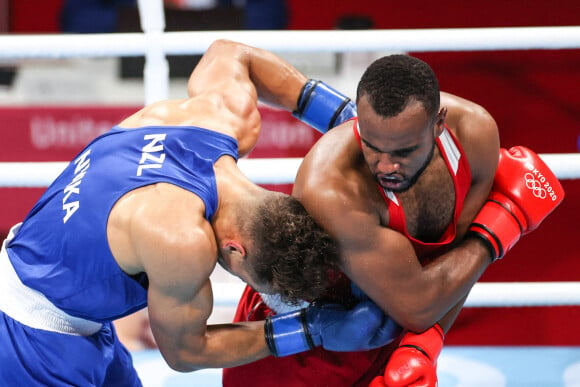 Le boxeur marocain Youness Baalla (en rouge) a affronté le Néo-Zélandais David Nyika en 16e de finale des Jeux Olympiques de boxe, catégorie moins de 91kg.