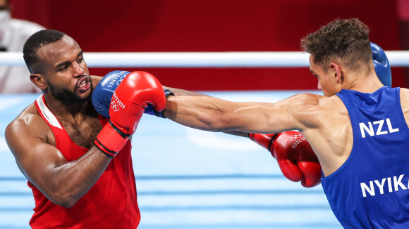 Le boxeur marocain Youness Baalla (en rouge) a affronté le Néo-Zélandais David Nyika en 16e de finale des Jeux Olympiques de boxe, catégorie moins de 91kg. Tokyo, le 27 juillet 2021.