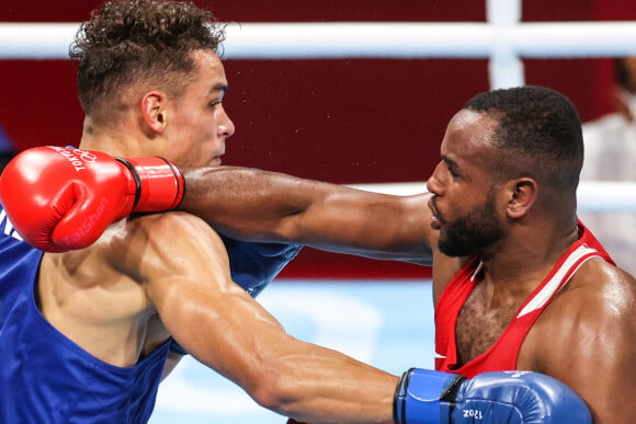 Le boxeur marocain Youness Baalla (en rouge) a affronté le Néo-Zélandais David Nyika en 16e de finale des Jeux Olympiques de boxe, catégorie moins de 91kg. Tokyo, le 27 juillet 2021.