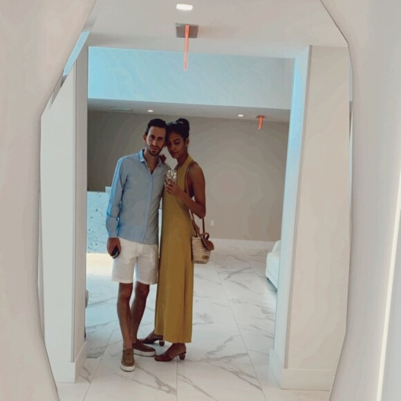 Chloé Mortaud, ex-Miss France, s'est mariée à son amoureux Dean.