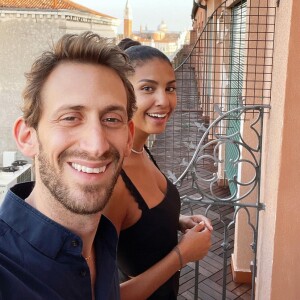 Chloé Mortaud, ex-Miss France, s'est mariée à son amoureux Dean.
