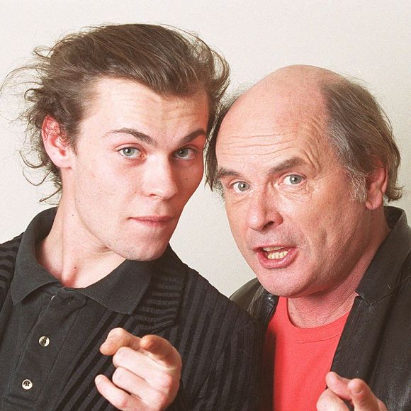 Jean-François Stévenin et son fils Robinson dans sa maison de la banlieue parisienne.