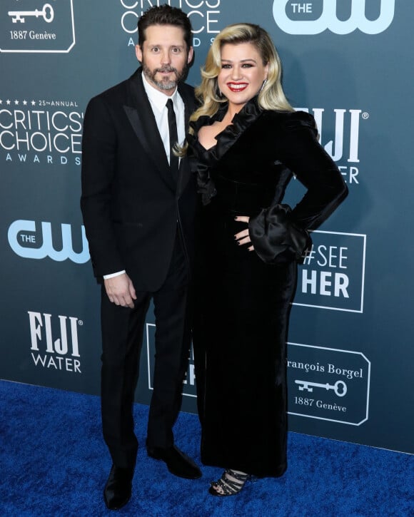 Brandon Blackstock et sa femme Kelly Clarkson lors de la 25ème édition de la soirée des Critics Choice Awards au Barker Hangar à Santa Monica, Los Angeles, Californie, Etats-Unis, le 12 janvier 2020.