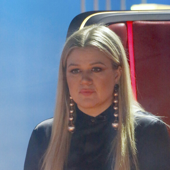 Kelly Clarkson reçoit la visite de son compagnon et de leur enfants pendant le tournage de l'émission "Kathie Lee and Hoda" au Rockefeller Center à New York le 26 février 2018.