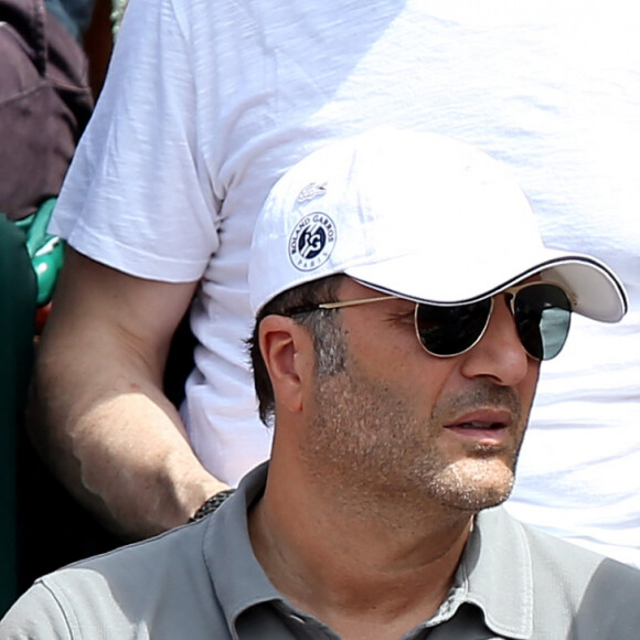 Arthur (Jacques Essebag) et sa compagne Mareva Galanter dans les tribunes lors de la finale homme des Internationaux de Tennis de Roland-Garros à Paris, le 11 juin 2017. © Jacovides-Moreau/Bestimage