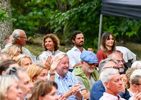 Le roi Carl XVI Gustav de Suède, La reine Silvia de Suède, Le prince Carl Philip de Suède, La princesse Sofia (Hellqvist) de Suède - Le roi Carl XVI Gustav de Suède et la reine Silvia de Suède assistent au concert de Lisa Nilsson dans le cadre du festival "Solliden Sessions" à Borgholm, le 26 juillet 2021.