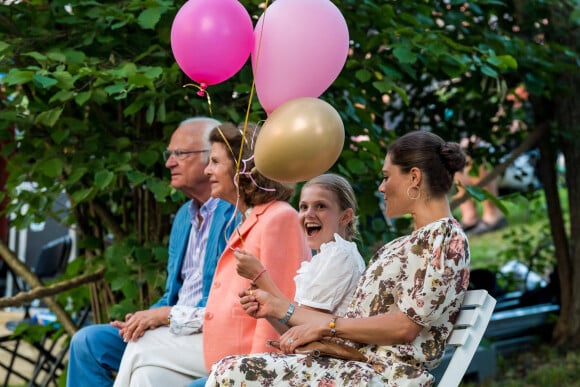 Le roi Carl XVI Gustav de Suède, La reine Silvia de Suède, La princesse Victoria de Suède, La princesse Estelle de Suède, - La famille royale suèdoise assiste au concert "Solliden Sessions" au château de Solliden à Borgholm, Suède, le 13 juillet 2021.