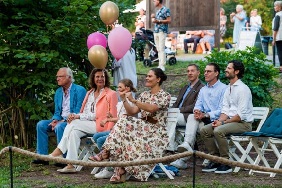 Le roi Carl XVI Gustav de Suède, La reine Silvia de Suède, La princesse Victoria de Suède, Le prince Daniel de Suède, La princesse Estelle de Suède, Le prince Carl Philip de Suède, - La famille royale suèdoise assiste au concert "Solliden Sessions" au château de Solliden à Borgholm, Suède, le 13 juillet 2021.