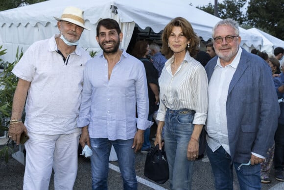 Exclusif - Guest, Jacques Demry, Sylvie Rousseau, Dominique Segall - People assistent au spectacle de Gad Elmaleh le premier jour de l'ouverture du Festival de Ramatuelle le 31 juillet 2021. La soirée s'est ensuite terminée par un dîner dans un restaurant de la plage Tahiti. © Cyril Bruneau/Festival de Ramatuelle/Bestimage 