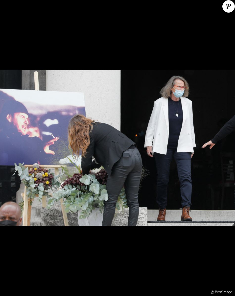 Claire Stévenin (femme de de J.F. Stévenin) - Obsèques de Jean-François Stévenin au Père Lachaise à Paris, France, le 4 août 2021.