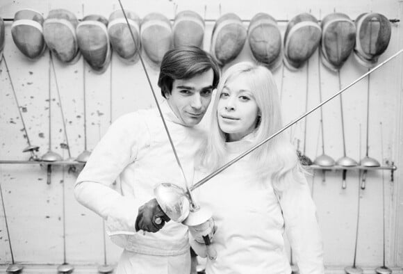 En France, rendez-vous avec Pierre Arditi et sa femme Florence Giorgetti lors d'une leçon d'escrime. Le 26 novembre 1969 © Michel Ristroph via Bestimage