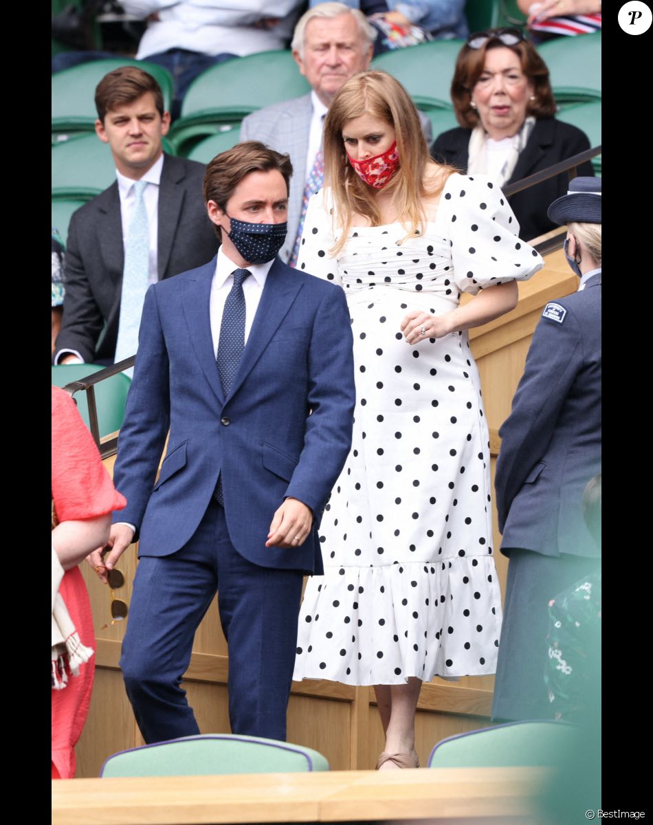 La princesse Béatrice d'York et son mari Edoardo Mapelli Mozzi assistent au tournoi de tennis de Wimbledon, le 8 juillet 2021.