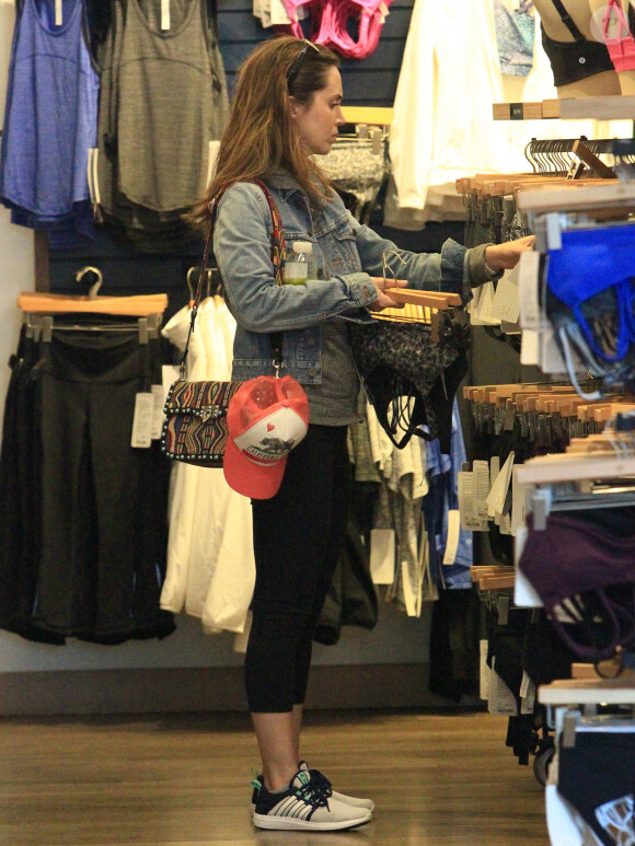 Exclusif - Eliza Dushku fait du shopping chez Lululemon à Beverly Hills, le 16 janvier 2017.