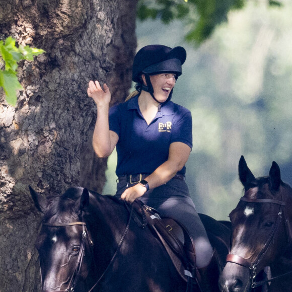 Le prince Andrew se promène à cheval de bon matin à Windsor, le 23 juillet 2021.