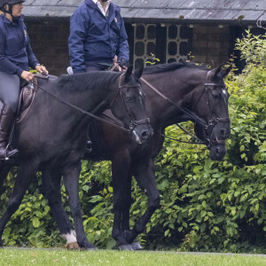 Le prince Andrew, duc d'York, se promène à cheval à Windsor, le 28 juin 2021.