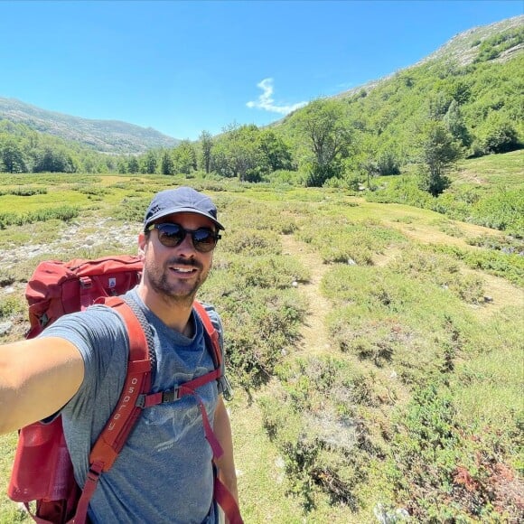 Julian Bugier est en vacances en Corse. Il en profite pour faire de la randonnée.