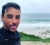 Julian Bugier surfe en Bretagne. Août 2019.