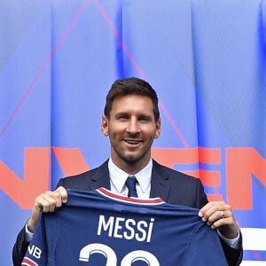 Lionel Messi rejoint le PSG sous le maillot numéro 30 et donne une conférence de presse au Parc des Princes à Paris, le 11 août 2021. © Aurélien Meunier / PSG via Bestimage 
