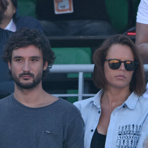 Laure Manaudou et  Jérémy Frérot (du groupe Fréro Delavega) dans les tribunes lors de la finale des Internationaux de tennis de Roland-Garros à Paris, le 7 juin 2015.