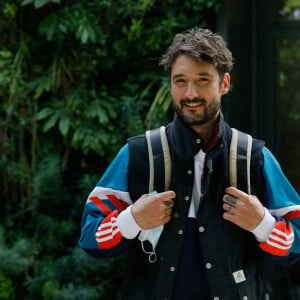 Le chanteur Jérémy Frérot arrive à l'enregistrement de l'émission "Vivement Dimanche" au studio Gabriel à Paris. Le 20 avril 2021. © Christophe Clovis/Bestimage