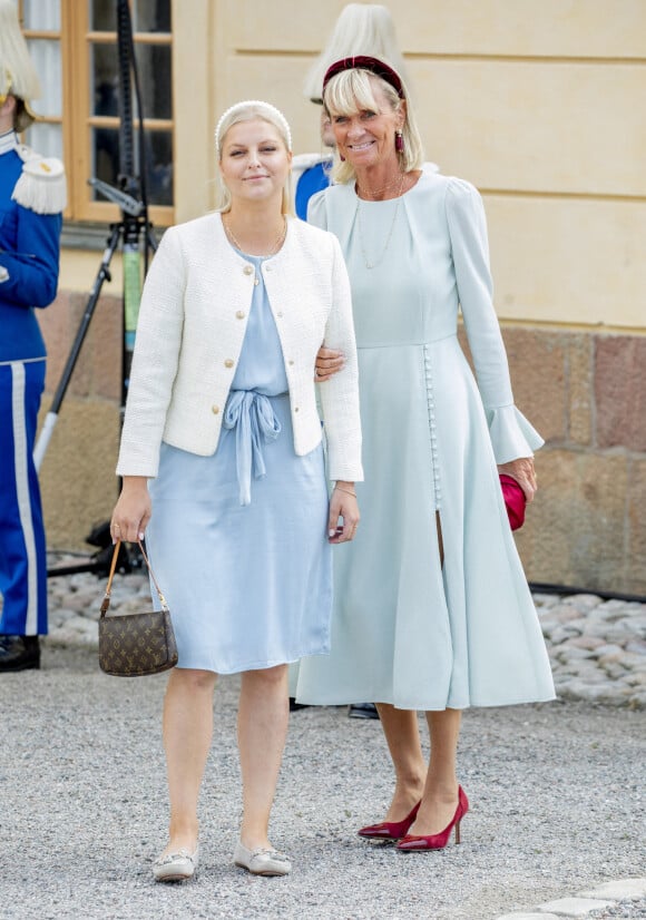 La famille royale suédoise au baptême du prince Julian, duc de Halland, au château de Drottningholm sur l'île de Lovön. Ekero. Le 14 août 2021.