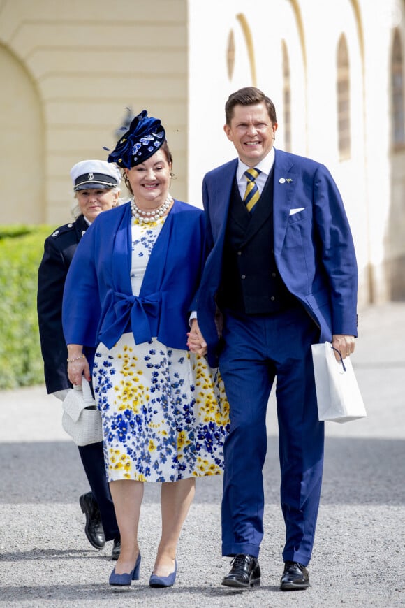 Andreas Norlén, Helena Norlén - La famille royale suédoise au baptême du prince Julian, duc de Halland, au château de Drottningholm sur l'île de Lovön. Ekero. Le 14 août 2021.