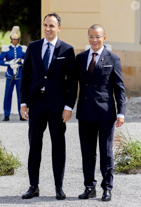 William Värnild, Thomas Göransson - La famille royale suédoise au baptême du prince Julian, duc de Halland, au château de Drottningholm sur l'île de Lovön. Ekero. Le 14 août 2021.