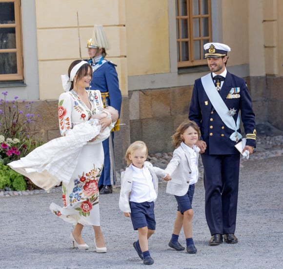 La princesse Sofia de Suède, le prince Julian, duc de Halland, le prince Gabriel, le prince Alexander, le prince Carl Philip - La famille royale suédoise au baptême du prince Julian, duc de Halland, au château de Drottningholm sur l'île de Lovön. Ekero. Le 14 août 2021.