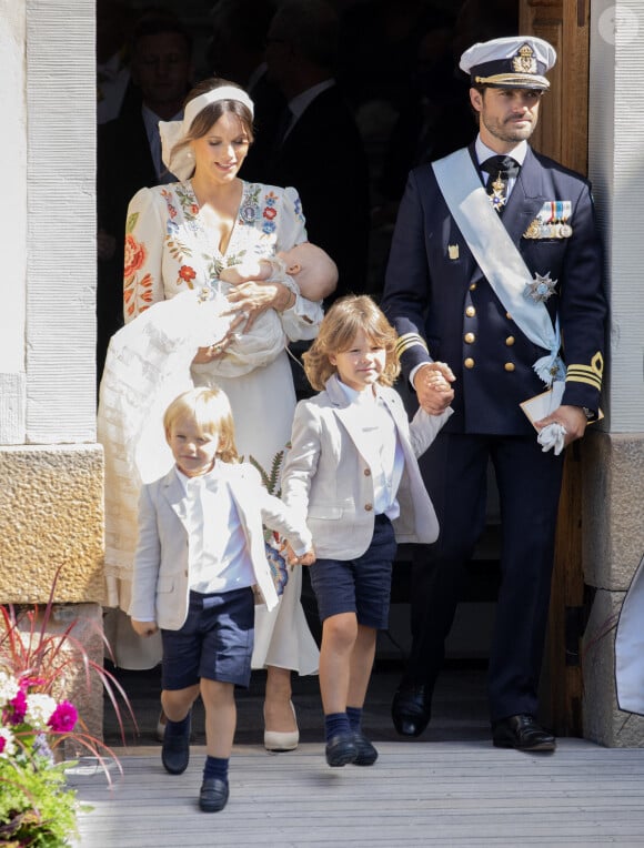 La princesse Sofia de Suède, le prince Julian, duc de Halland, le prince Gabriel, le prince Alexander, le prince Carl Philip - La famille royale suédoise au baptême du prince Julian, duc de Halland, au château de Drottningholm sur l'île de Lovön. Ekero. Le 14 août 2021.