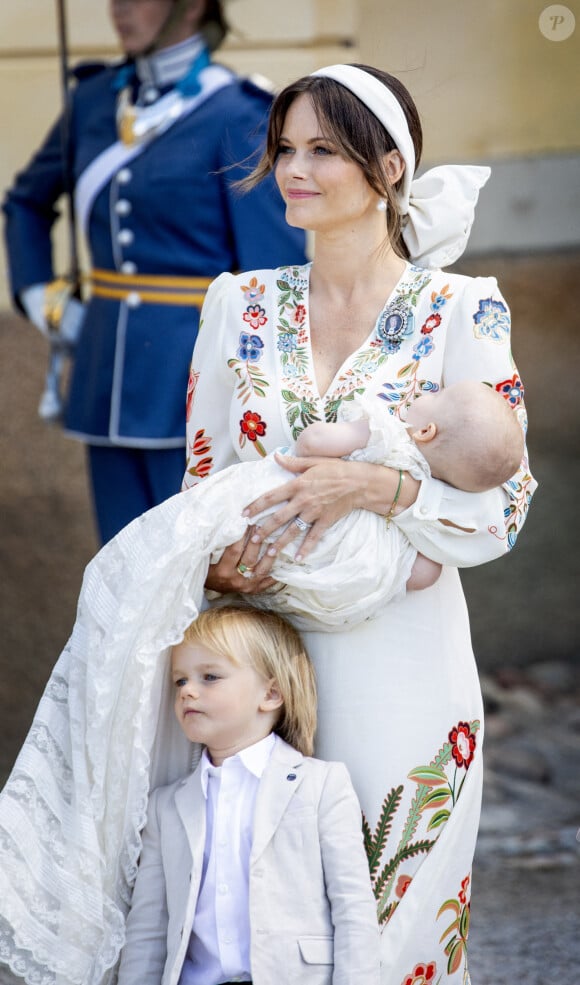 La princesse Sofia de Suède, le prince Julian, duc de Halland, le prince Gabriel - La famille royale suédoise au baptême du prince Julian, duc de Halland, au château de Drottningholm sur l'île de Lovön. Ekero. Le 14 août 2021.